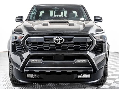 Used 2025 Toyota Tacoma TRD Sport w/ TRD Sport Upgrade Package AWD/4WD image 6