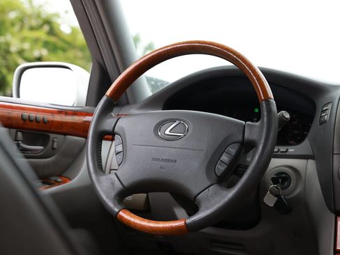 Used 2003 Lexus LS 430 RWD image 16