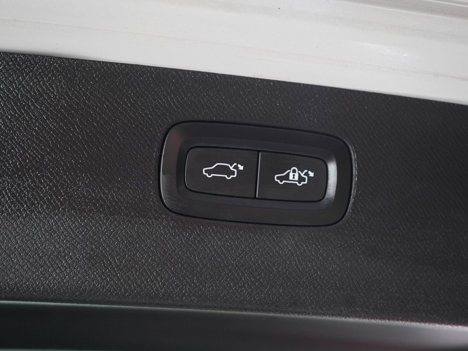 Used 2023 Volvo XC90 B6 Plus w/ Protection Package Premier AWD/4WD image 11