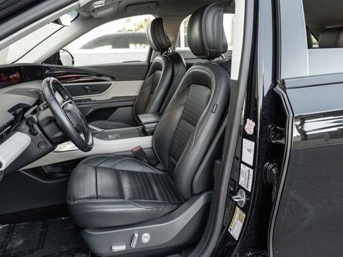 Used 2024 Lincoln Nautilus Reserve AWD/4WD image 11