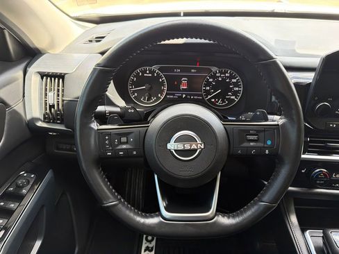 Used 2024 Nissan Pathfinder SL FWD image 23
