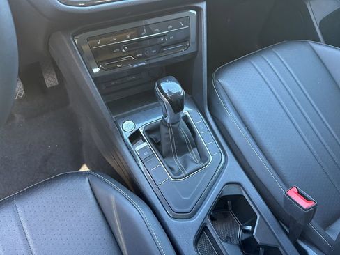 Used 2023 Volkswagen Tiguan SE w/ Panoramic Sunroof Package image 13