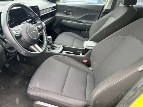 Certified 2025 Hyundai Kona SEL AWD/4WD image 9