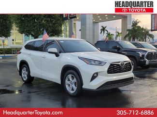 Used 2020 Toyota Highlander LE AWD/4WD video 1
