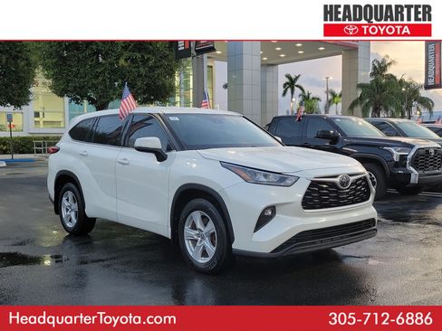 Used 2020 Toyota Highlander LE AWD/4WD image 1