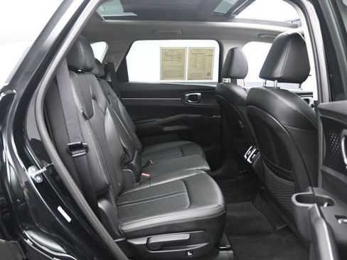 Used 2025 Kia Sorento S w/ Panoramic Sunroof Package FWD image 27