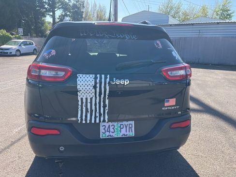 Used 2017 Jeep Cherokee Sport FWD image 6