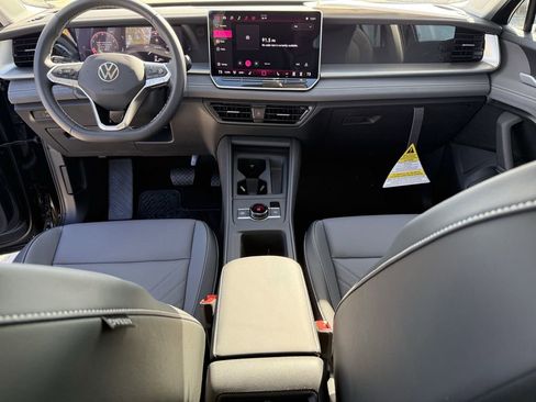 New 2026 Volkswagen Tiguan SE FWD image 26