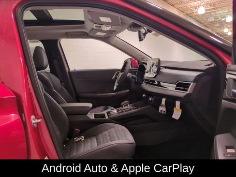 New 2025 Mitsubishi Outlander SE image 9