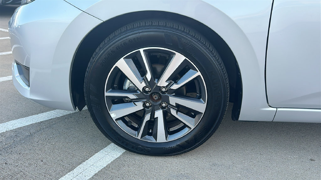 Used 2025 Nissan Versa SV FWD image 6