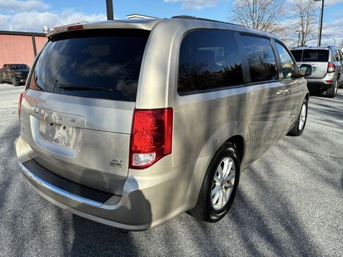 Used 2014 Dodge Grand Caravan SXT image 4