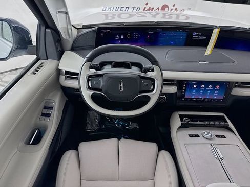 New 2026 Lincoln Navigator Reserve AWD/4WD image 25
