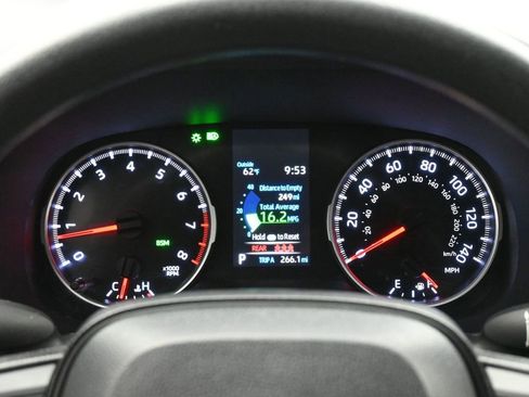 Used 2022 Toyota RAV4 XLE w/ Convenience Package image 8