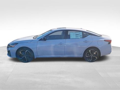 New 2025 Nissan Altima 2.5 SR w/ SR Premium Package image 2