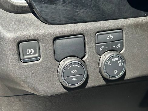 Used 2025 Chevrolet Silverado 1500 LT RWD image 24