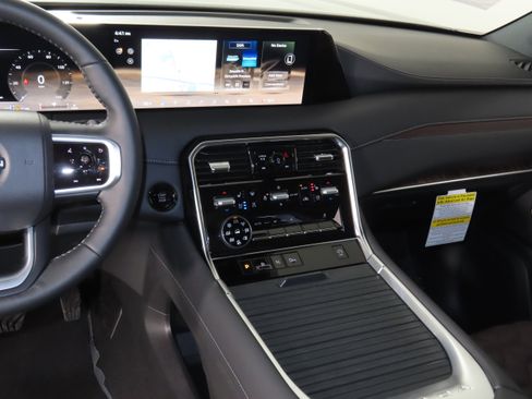 New 2026 Nissan Armada Platinum image 8