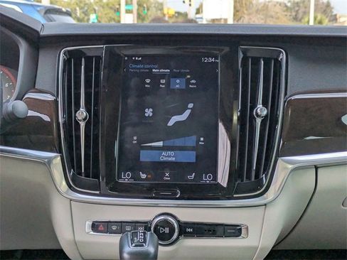 Used 2018 Volvo S90 T5 Momentum w/ Convenience Package image 17