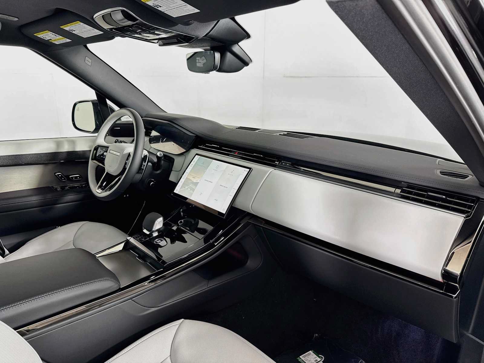 New 2027 Land Rover Range Rover Long Wheelbase SE AWD/4WD image 30