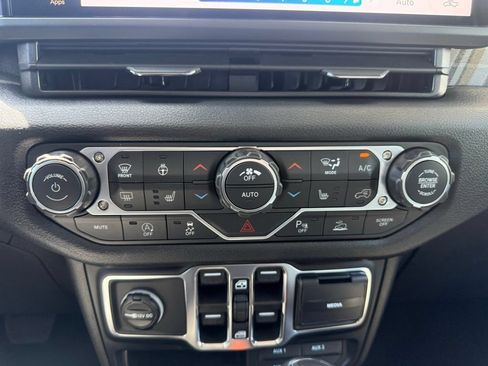 New 2026 Jeep Gladiator Sport AWD/4WD image 21