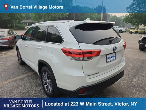 Used 2017 Toyota Highlander XLE AWD/4WD image 7