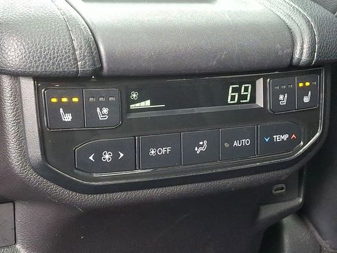 Used 2024 Toyota Grand Highlander AWD image 12