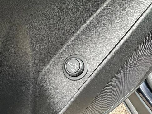 Used 2021 Chevrolet Equinox LT image 17