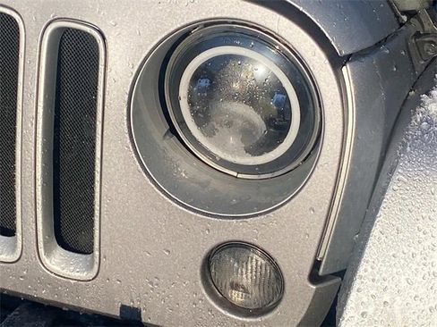 Used 2017 Jeep Wrangler Unlimited Sahara image 5