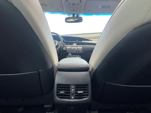 Used 2013 Lexus ES 350 w/ Luxury Pkg FWD image 35