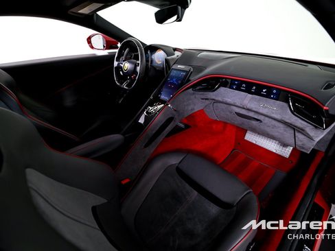Used 2022 Ferrari Roma RWD image 20