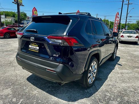 Used 2019 Toyota RAV4 XLE Premium FWD image 5