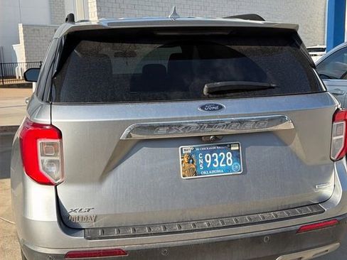 Used 2020 Ford Explorer XLT w/ Equipment Group 202A RWD image 2