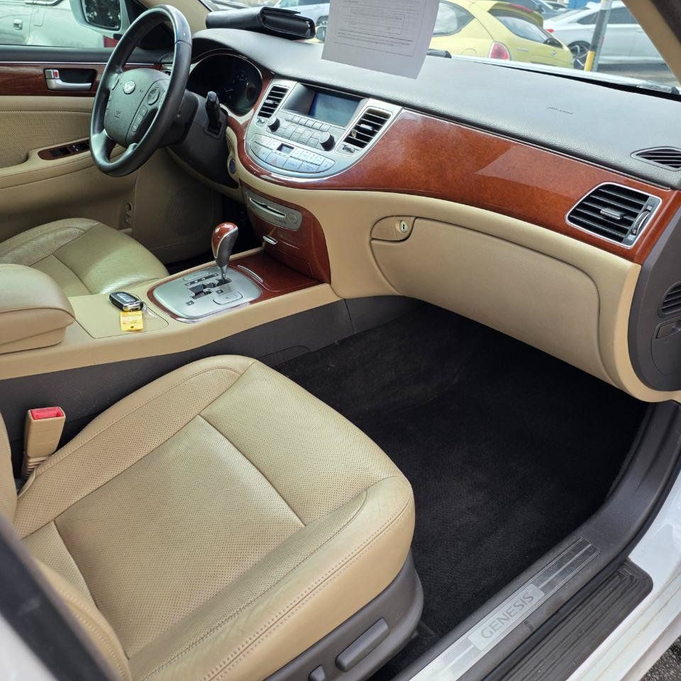Used 2013 Hyundai Genesis 3.8 RWD image 22