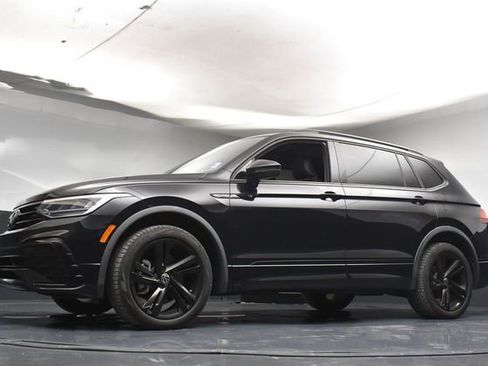 Used 2023 Volkswagen Tiguan SE R-Line image 36