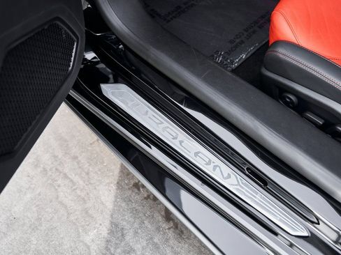 Used 2023 Lamborghini Huracan EVO image 40