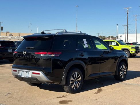 New 2025 Nissan Pathfinder SL image 8