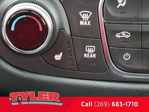 Used 2021 Chevrolet Equinox LT FWD image 33