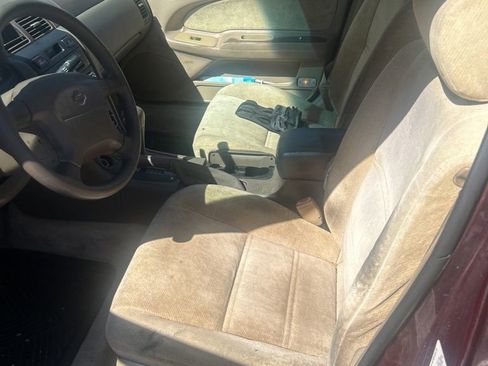 Used 1999 Nissan Maxima image 2
