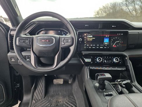 Used 2024 GMC Sierra 1500 AT4 w/ Technology Package image 4