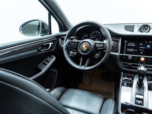 Certified 2026 Porsche Macan AWD/4WD image 19