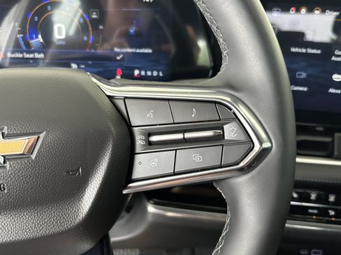 Used 2025 Chevrolet Equinox LT w/ Safety and Technology Package FWD image 13