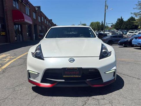 Used 2018 Nissan 370Z NISMO RWD image 2