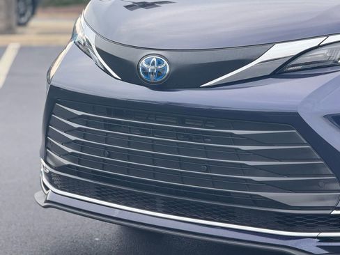 Used 2023 Toyota Sienna XLE image 9