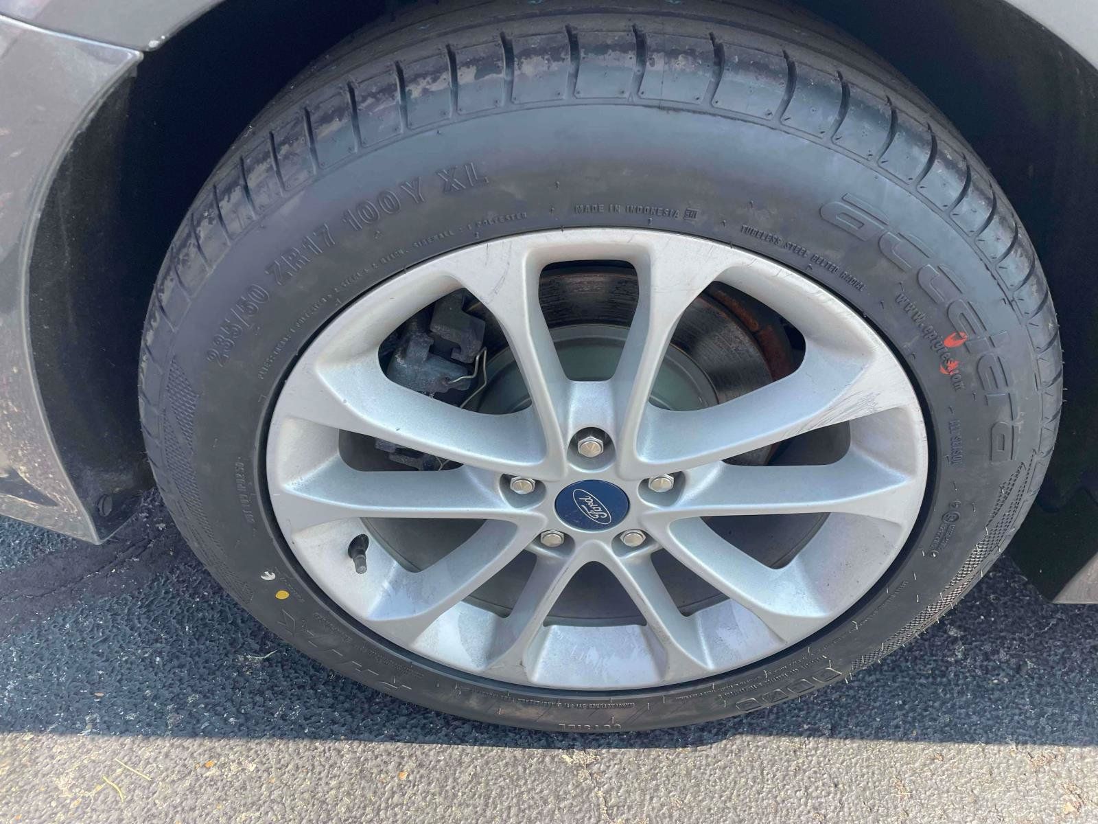 Used 2020 Ford Fusion SE FWD image 11