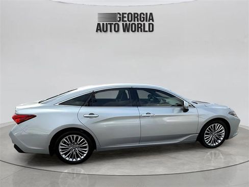 Used 2019 Toyota Avalon Limited image 6