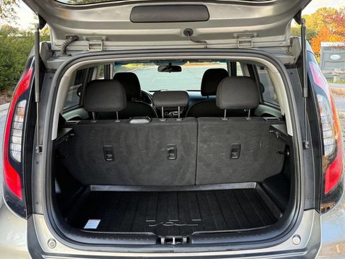 Used 2018 Kia Soul + image 10
