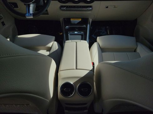 Certified 2025 Mercedes-Benz GLB 250 image 15