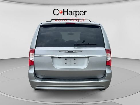 Used 2015 Chrysler Town & Country Touring w/ Driver Convenience Group FWD image 4