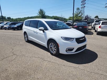 Used 2023 Chrysler Pacifica Touring-L