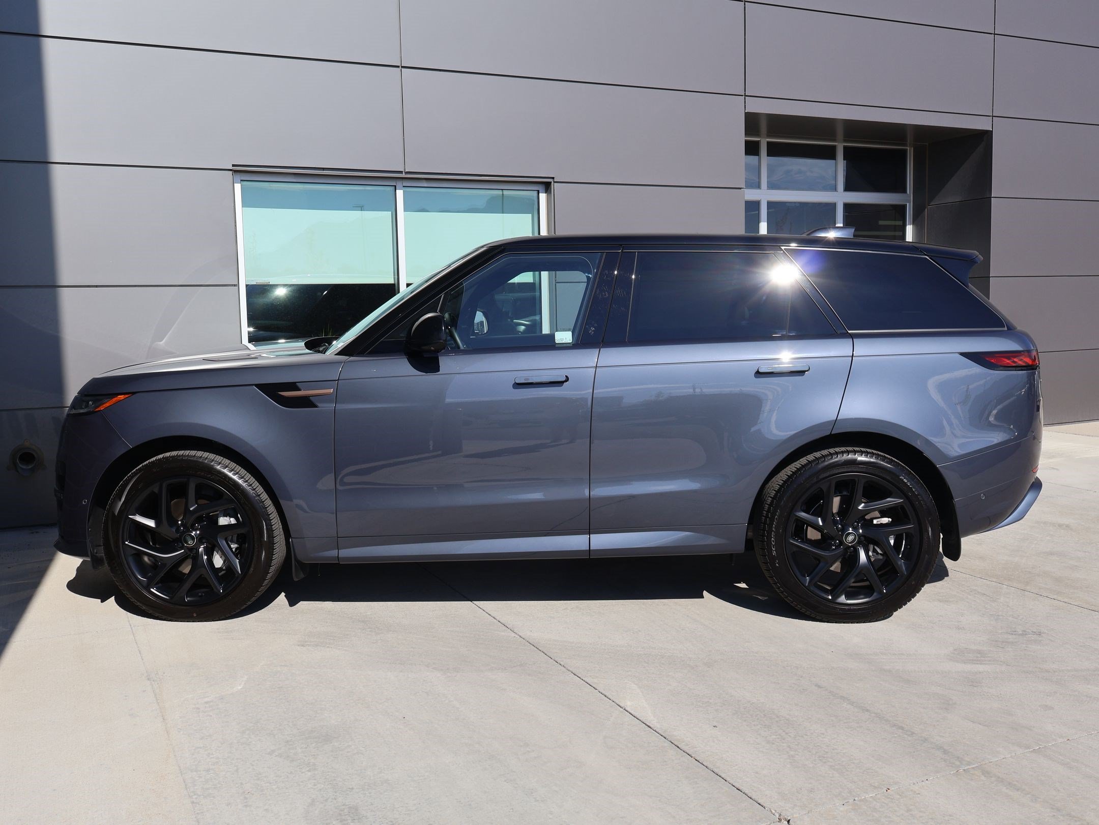 Used 2025 Land Rover Range Rover Sport Dynamic SE AWD/4WD image 11