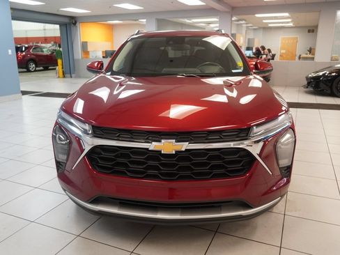 Used 2024 Chevrolet Trax LT w/ Driver Confidence Package FWD image 14